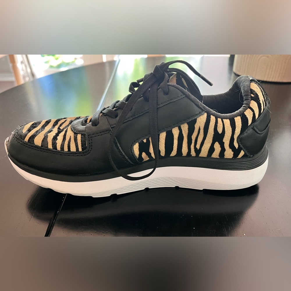 Vionic Black and Tan Sneakers with Athletic Silhouette